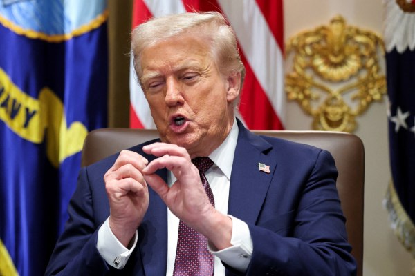 Τραμπ: Θέλει να περιορίσει τη διάρκεια των θεωρήσεων εισόδου των ξένων φοιτητών και δημοσιογράφων