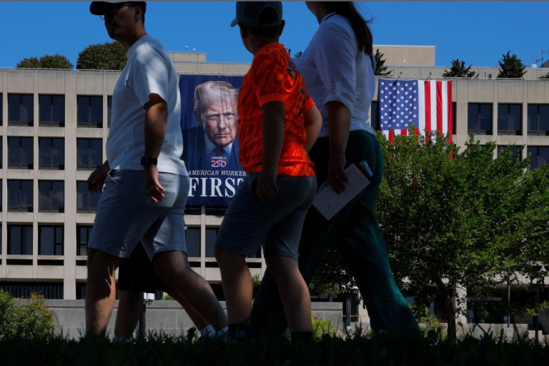 ΗΠΑ: Έχει καταφέρει ο Τραμπ να κανονικοποιήσει τον αμερικανικό αυταρχισμό;