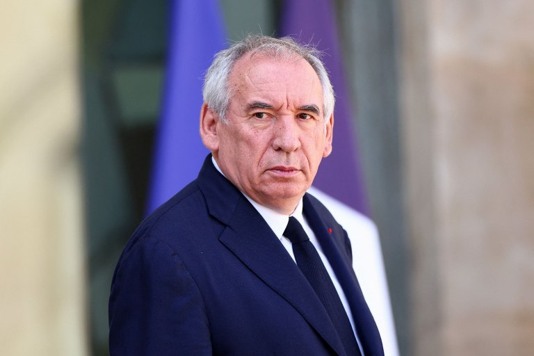 «Πλήρης υποστήριξη» του Μακρόν στον Μπαϊρού και στο βάθος… εκλογές