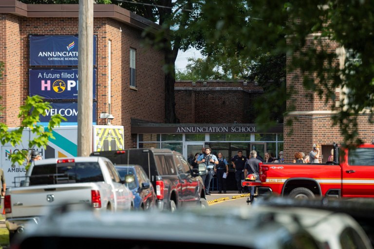 Τρεις νεκροί και 20 τραυματίες από επίθεση ενόπλου σε σχολείο στη Μινεάπολη