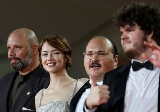 Φεστιβάλ Βενετίας: Το κοινό χειροκροτούσε όρθιο επί 6 λεπτά την Bugonia του  Γιώργου Λάνθιμου