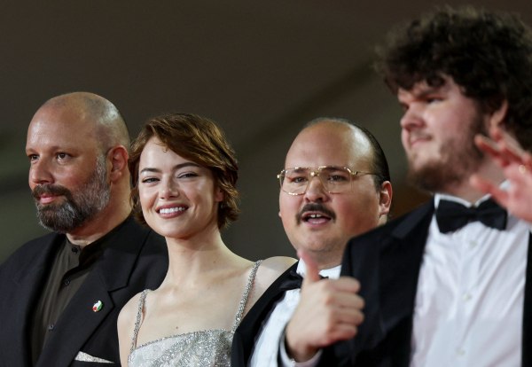 Φεστιβάλ Βενετίας: Το κοινό χειροκροτούσε όρθιο επί 6 λεπτά την Bugonia του  Γιώργου Λάνθιμου