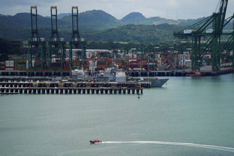 Βενεζουέλα: Αμερικανικό καταδρομικό διέσχισε τη διώρυγα του Παναμά και κατευθύνεται στην Καραϊβική