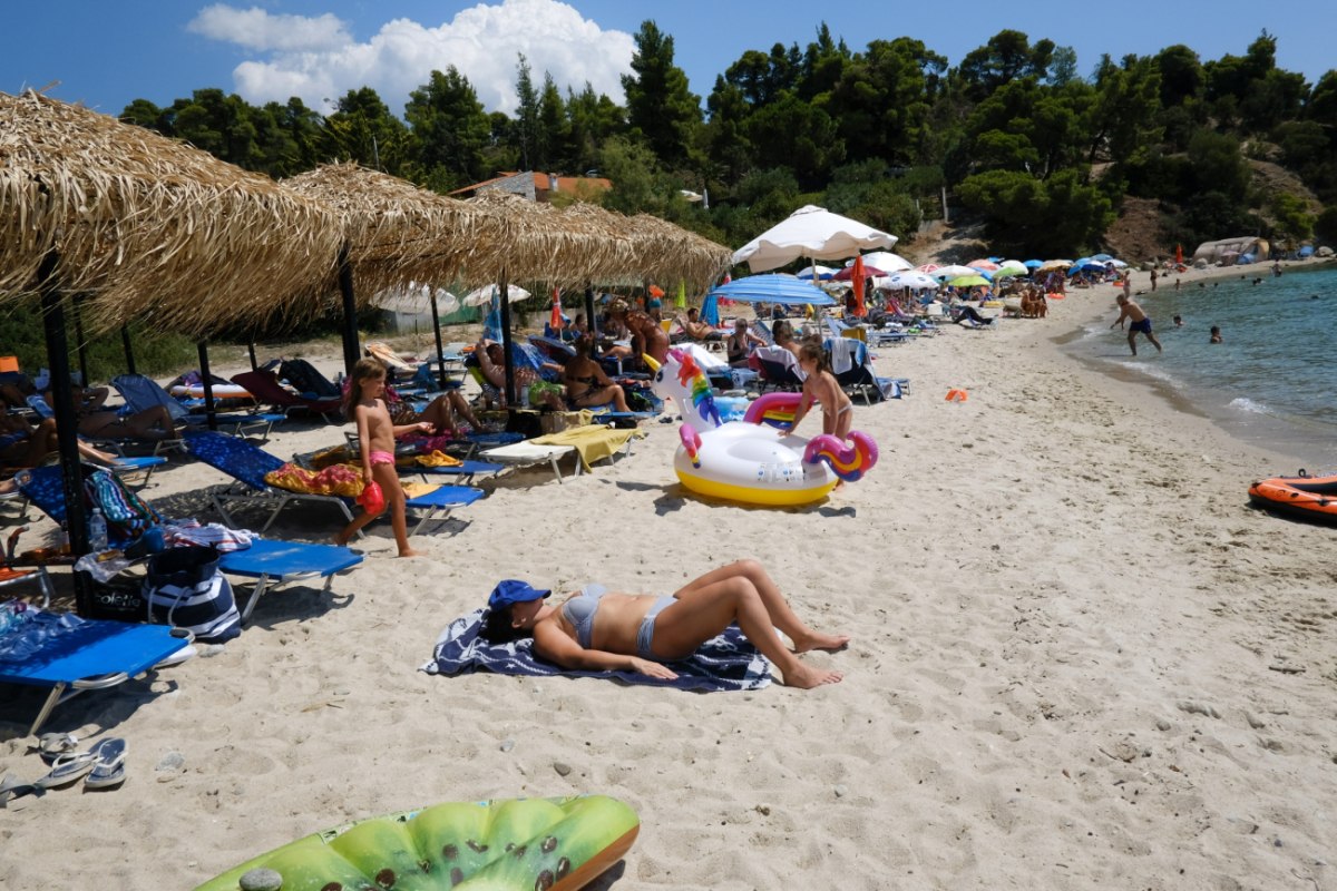 MyCoast: Χιλιάδες καταγγελίες για παράνομη κατάληψη παραλίας και έλλειψη ναυαγοσώστη