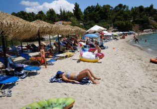 MyCoast: Χιλιάδες καταγγελίες για παράνομη κατάληψη παραλίας και έλλειψη ναυαγοσώστη