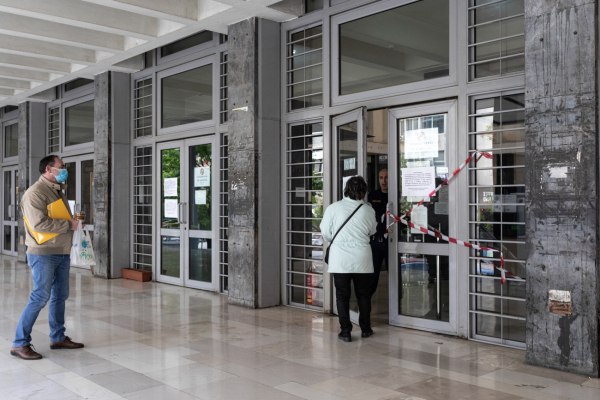 Θεσσαλονίκη: Ελεύθερη με όρους 46χρονη για την επίθεση με χλωρίνη σε βάρος 38χρονου τον Δεκαπενταύγουστο