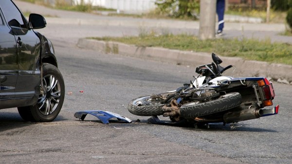 Κρήτη: Σοκάρουν οι εικόνες 94χρονης που τραυματίστηκε σοβαρά όταν παρασύρθηκε από ανήλικο οδηγό μηχανής
