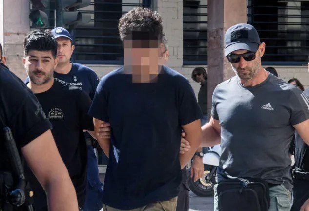 Πάτρα: Νέα προθεσμία για αύριο πήρε ο 25χρονος που κατηγορείται για εμπρησμό – Τι λένε οι δικηγόροι του