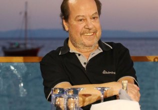 Γιάννης Πάριος: «Σταύρωσε» τον γιο και την εγγονή του ενώ χόρευαν τα τραγούδια του