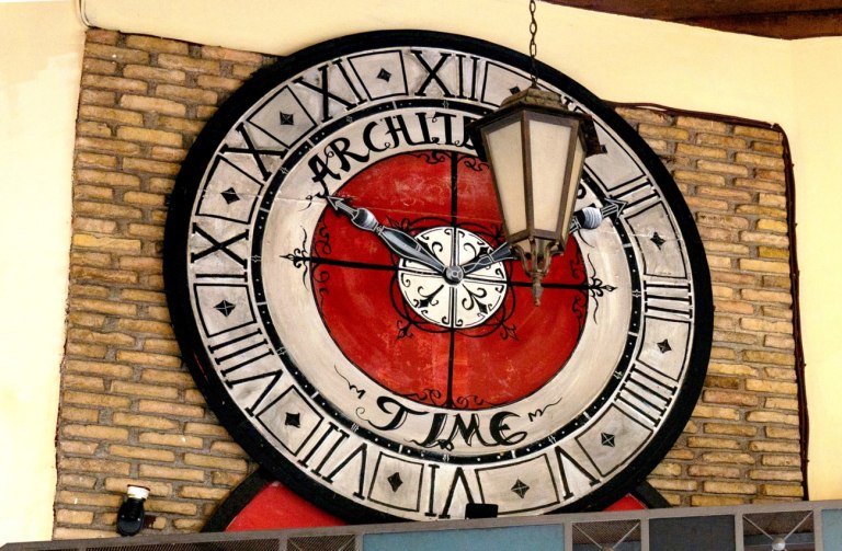 Οι 13 ώρες εργασίας και το «δικαίωμα στην τεμπελιά»