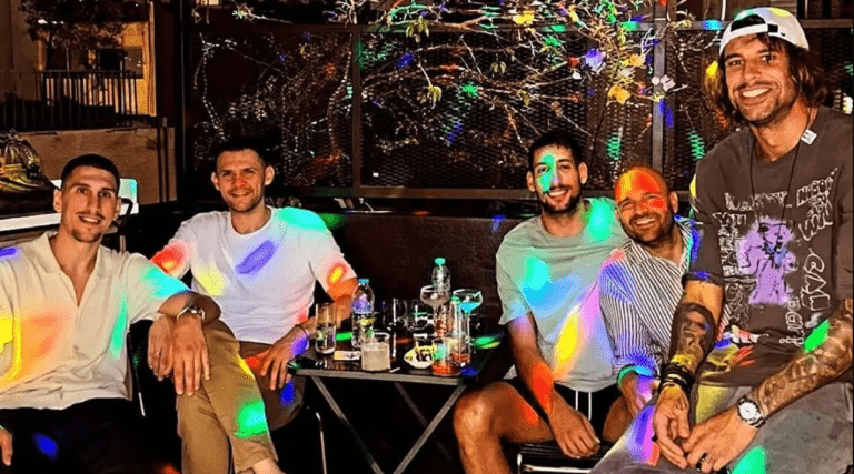 «Ερυθρόλευκο» παρεάκι: Λαρεντζάκης, Παπανικολάου και Πρίντεζης σε στιγμές χαλάρωσης