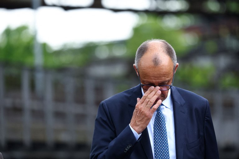 Γιατί μετά από 100 δύσκολες ημέρες ο Φρίντριχ Μερτς χλευάζεται ως «dead man walking»;