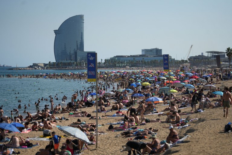 Η κλιματική αλλαγή αλλάζει τους κανόνες της τουριστικής περιόδου αιχμής