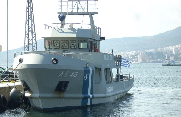 Εύβοια: Επικάθηση φορτηγού πλοίου στον λιμένα Μαντουδίου