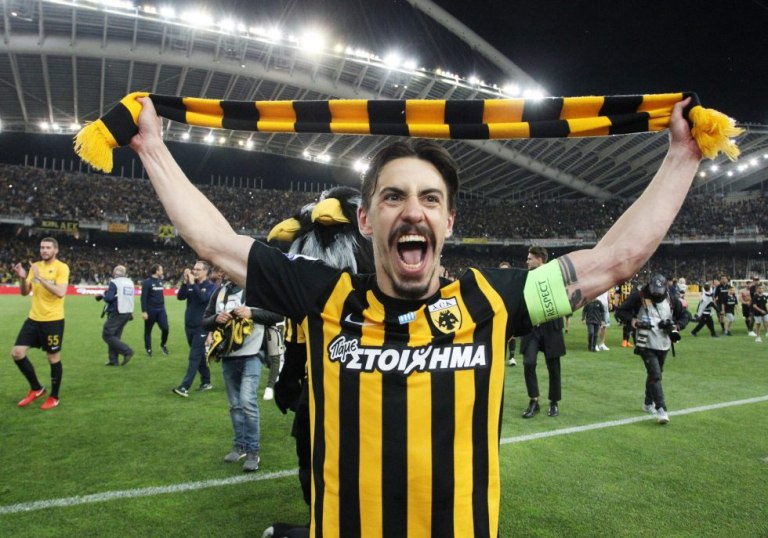 Αντρέ Σιμόες: Είπε «αντίο» στο ποδόσφαιρο – Ανάρτηση με ειδική αναφορά στην ΑΕΚ (vids)