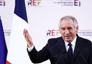 Γαλλία: Έξαλλη η αντιπολίτευση με τον Μπαϊρού – «Δεν συνομίλησα με κανέναν, επειδή όλοι εκτός εμένα έκαναν διακοπές»