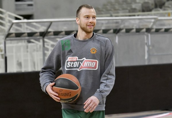 Στην Αθήνα ο Λεκαβίτσιους, περνάει ιατρικά και υπογράφει στην ΑΕΚ