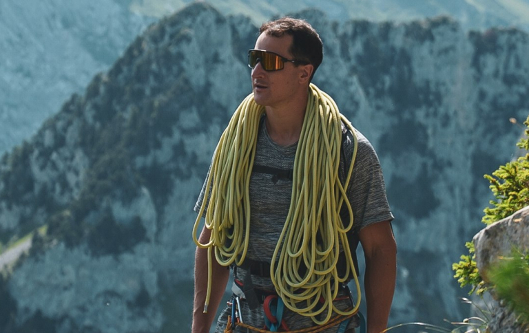 Βίντεο που κόβει την ανάσα: Αθλητής καταδύσεων βουτά από ύψος 31 μέτρων σε φαράγγι