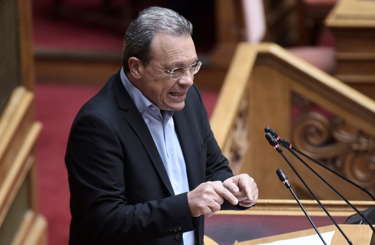 Φάμελλος: Τα λεφτόδεντρα υπάρχουν και τα ποτίζει ο Μητσοτάκης στα ταμεία των καρτέλ