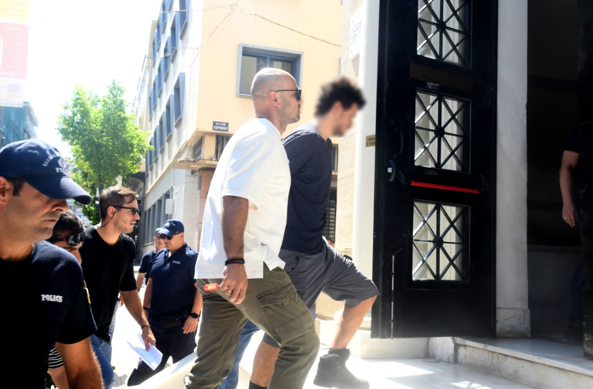 Νέα προθεσμία πήρε ο 25χρονος για τη φωτιά στην Πάτρα – Την Κυριακή οι άλλοι δύο συλληφθέντες