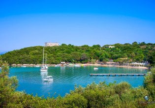 Βλάβη σε ιστιοφόρο με σημαία Γαλλίας στα Σύβοτα – Λαχτάρισαν 4 τουρίστες