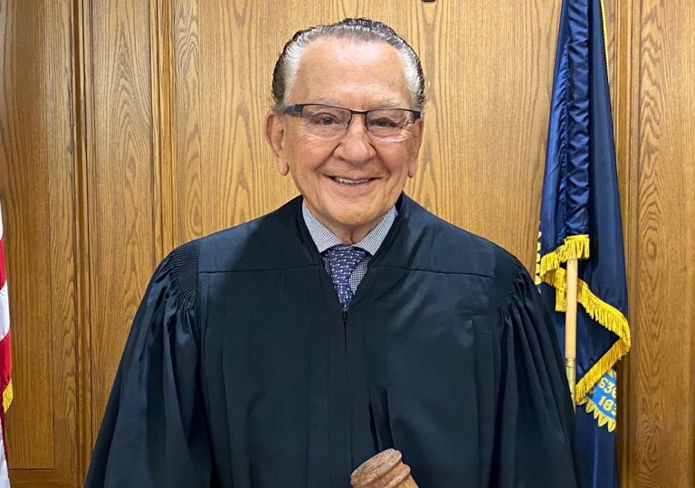 Frank Caprio: Πέθανε ο πιο αγαπητός δικαστής στον κόσμο, γνωστός για την ανθρώπινη πλευρά του