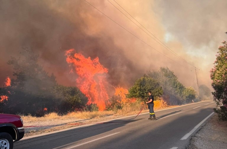Φωτιές: Σε ύφεση τα πύρινα μέτωπα σε Πρέβεζα και Σαμοθράκη – Στάχτη 16.000 στρέμματα στην Κερατέα