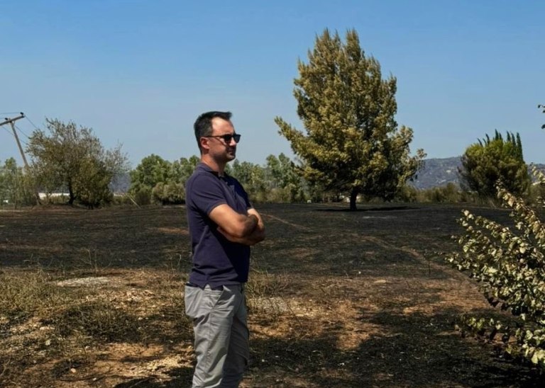 Χαρίτσης για πυρκαγιές: Η Ελλάδα είναι το hotspot της καταστροφής – Η κυβέρνηση απέτυχε και κρύβεται