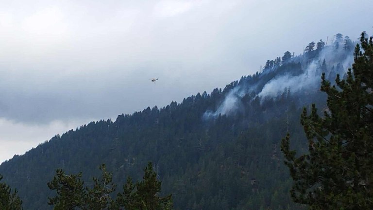 Γρεβενά: Σε εξέλιξη η φωτιά στη Βάλια Κάλντα, σε απομακρυσμένο και δύσκολα προσεγγίσιμο σημείο