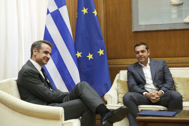 Δημοσκόπηση: Ο Τσίπρας απειλεί τον Μητσοτάκη χωρίς να έχει κόμμα