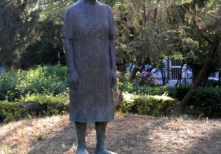 Κλοπή του αγάλματος «Η Γυναίκα του Λαού» καταγγέλει ο Δήμος Νίκαιας-Αγ.Ι.Ρέντη