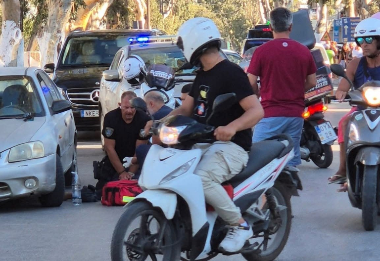 Σαντορίνη: Αστυνομικός έσωσε άνδρα που έχασε τις αισθήσεις του στον δρόμο – Του έκανε ΚΑΡΠΑ επί 20 λεπτά