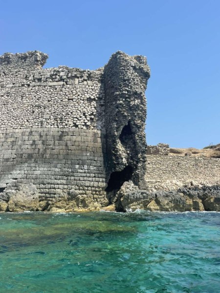 Διασώζεται το τείχος του κάστρου Μεθώνης