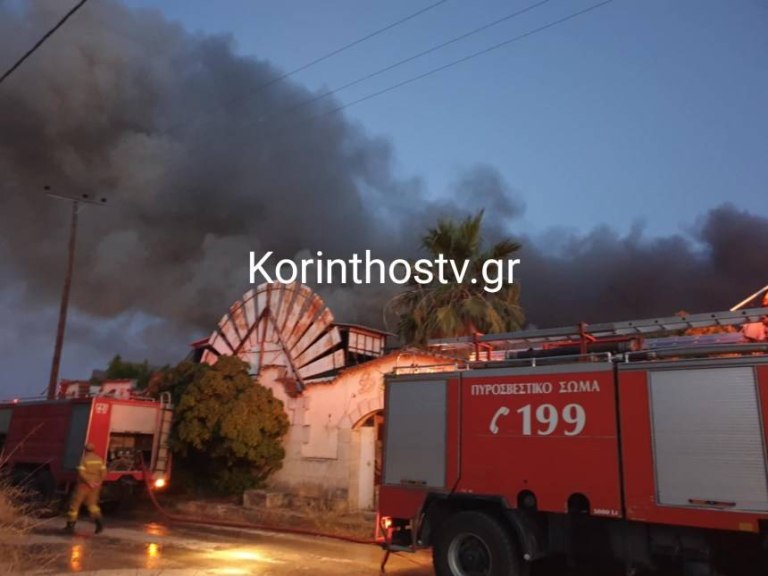 Κιάτο: Φωτιά σε εγκαταλελειμμένο χώρο διασκέδασης – Μήνυμα από το 112 για τους καπνούς