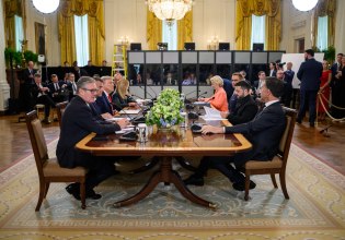 Ουκρανία: Τα κρίσιμα ερωτήματα – Η διφορούμενη στάση του Τραμπ και το ρωσικό βέτο στις εγγυήσεις ασφάλειας