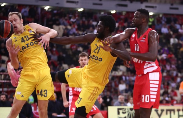 O Καλίφα Κουμάτζε είναι ο ψηλός που θα ενισχύσει τον Ολυμπιακό στην προετοιμασία του