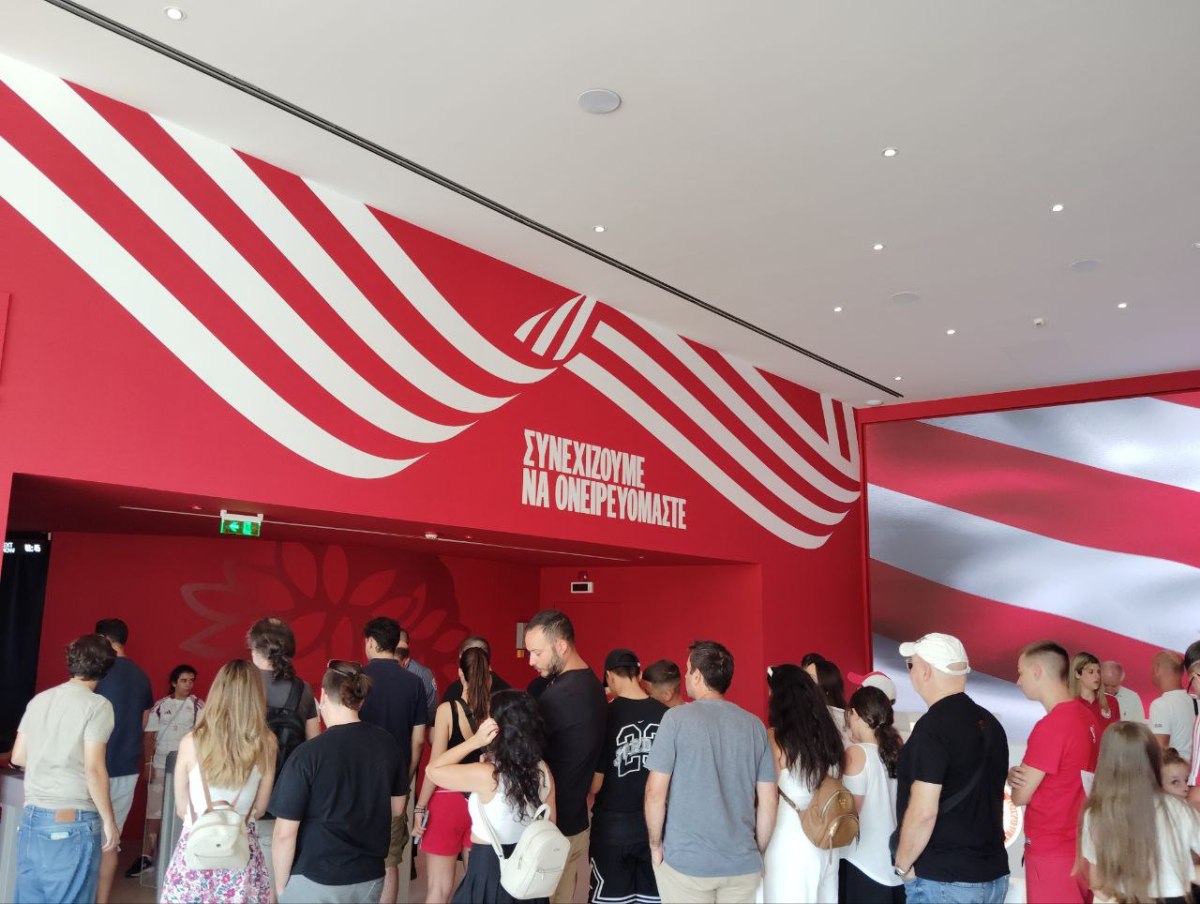 Πλήθος κόσμου στο νέο Μουσείο του Ολυμπιακού! (vids)