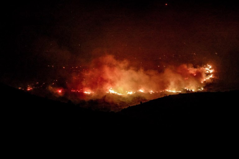Εφιαλτική νύχτα σε Αχαΐα, Χίο, Ζάκυνθο, Πρέβεζα – 52 άνθρωποι στο νοσοκομείο, καμένα σπίτια και επιχειρήσεις