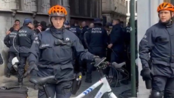 Προσαγωγές οπαδών της ΑΕΚ στις Βρυξέλλες για την ένταση με την αστυνομία