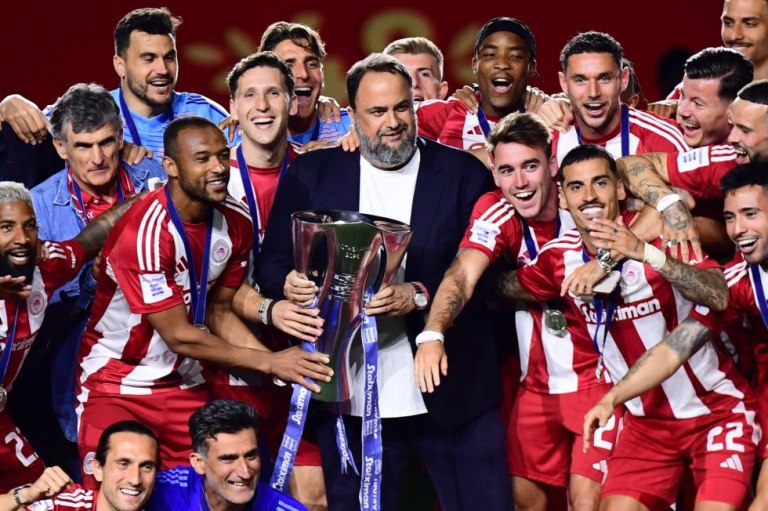 Και το ερώτημα είναι ένα: Ποιος μπορεί να βάλει δύσκολα στον Ολυμπιακό;