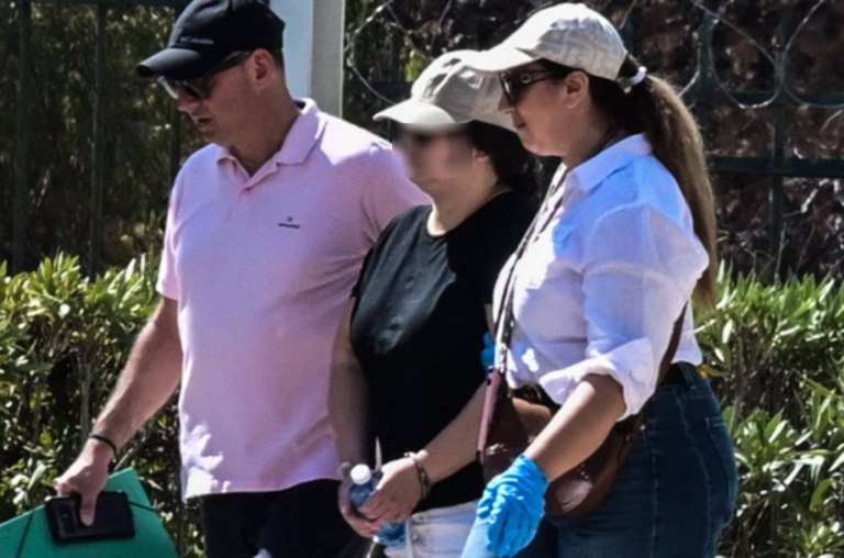 Παλαιό Φάληρο: Τα σπασμένα δόντια της 3χρονης, οι κηλίδες αίματος και τα ψέματα της 32χρονης