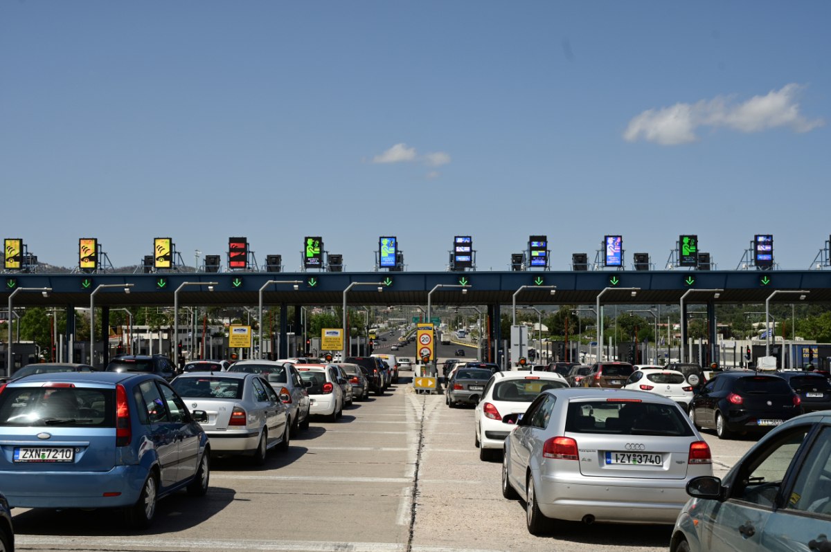 Μποτιλιάρισμα στην Αθηνών – Κορίνθου: Διακοπή κυκλοφορίας λόγω εκτροπής φορτηγού