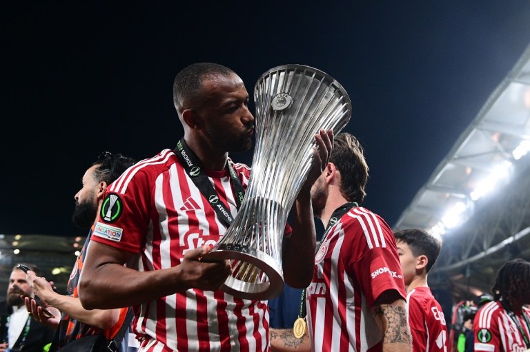 Ο Ελ Κααμπί έκλεισε δύο χρόνια στον Ολυμπιακό – Τα απίθανα επιτεύγματα και τα τρόπαια που έχει σηκώσει (pic)