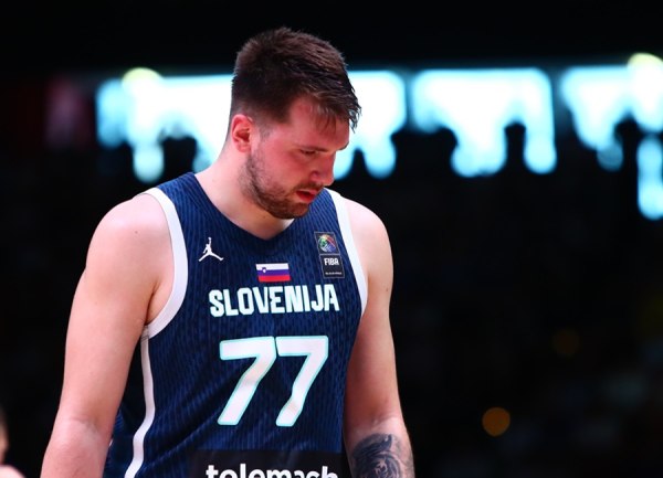 Παρά τον τραυματισμό του ο Λούκα Ντόντσιτς έκανε χαρούμενο έναν μικρούλη φίλαθλο (vid)