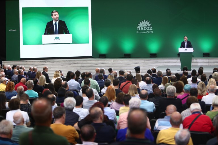 Από το Ζάππειο στη ΔΕΘ: Το crash test του ΠΑΣΟΚ για κυβερνησιμότητα – Πυρά σε Μητσοτάκη και στο βάθος… Τσίπρας