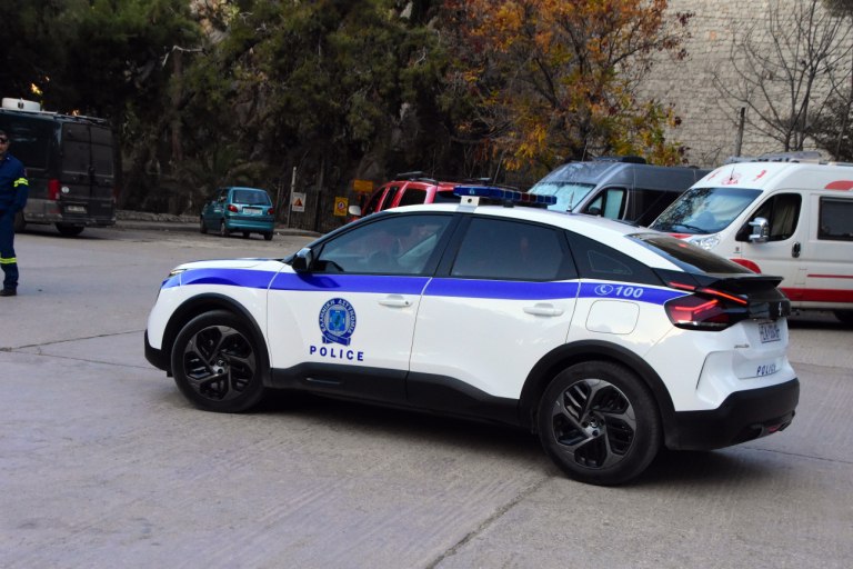 Επιχείρηση της ΕΛ.ΑΣ στη Δυτική Αττική για την εγκληματικότητα – Επτά συλλήψεις για ναρκωτικά και όπλα