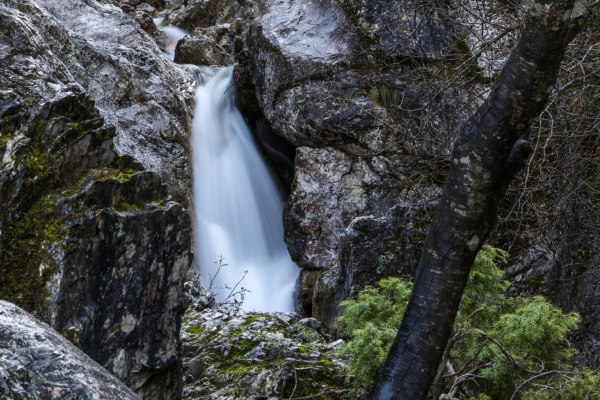 Νεαρή τραυματίστηκε στον Όλυμπο – Επιχείρηση της πυροσβεστικής για τη μεταφορά της