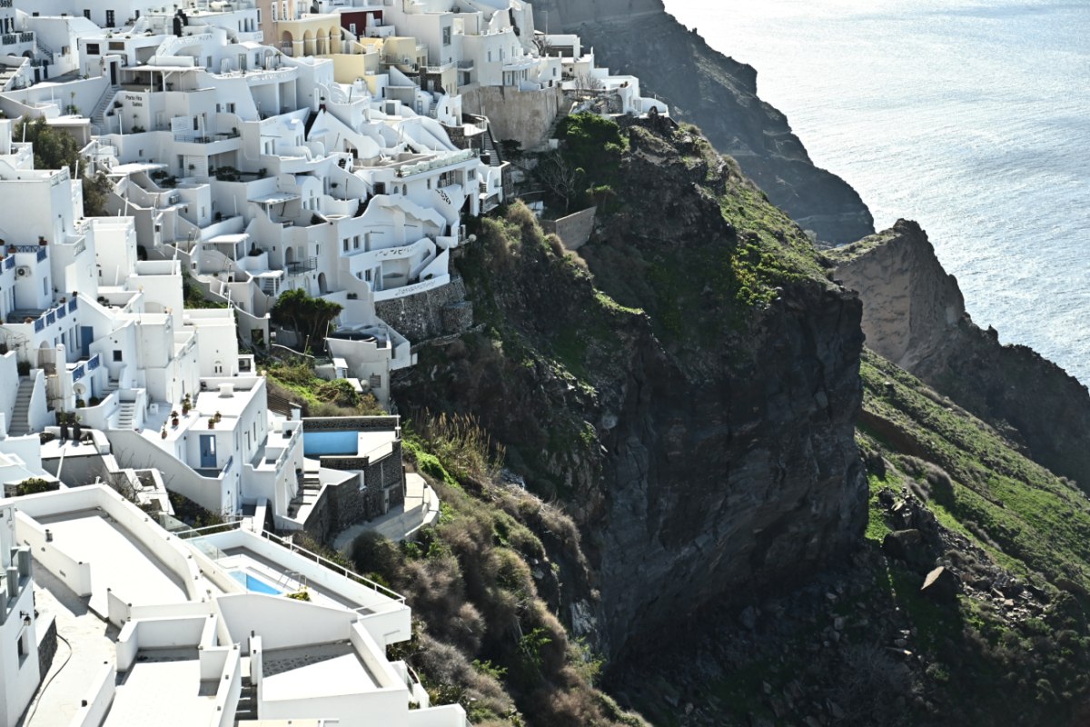 Σαντορίνη: Ανακοίνωση του Δήμου Θήρας για αποκόλληση χωμάτων στο Ημεροβίγλι