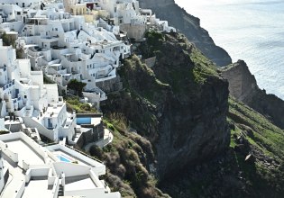 Σαντορίνη: Ανακοίνωση του Δήμου Θήρας για αποκόλληση χωμάτων στο Ημεροβίγλι