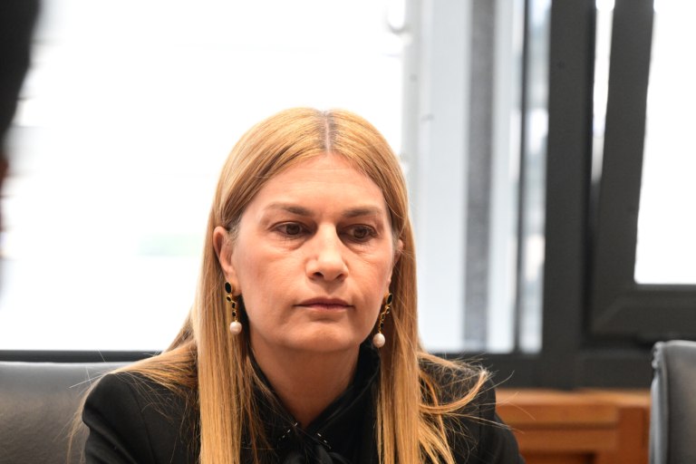 Η Βολουδάκη κατήγγειλε βανδαλισμό του πολιτικού γραφείου της – «Δεν θα με φιμώσουν»